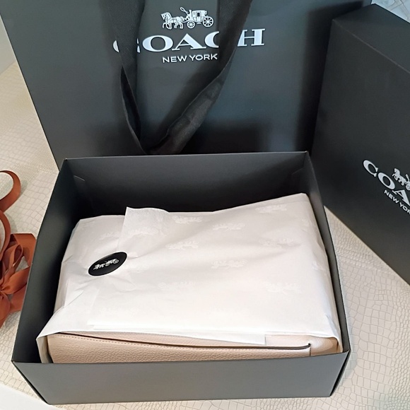 Rare New (Cream/Beige) Coach Remi Satchel No. A2381-1317 - Picture 2 of 14